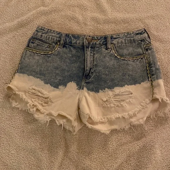 Free People women’s Dip Dye The Ombré fabulous jean shorts w/ embroidery - Picture 3 of 12
